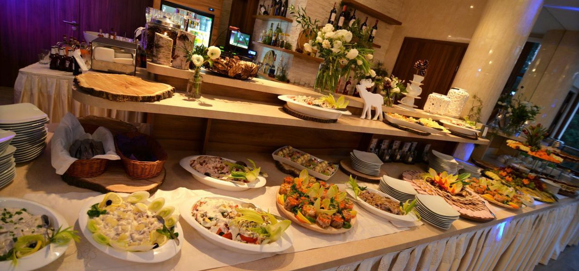Bufet śniadaniowy w hotelu